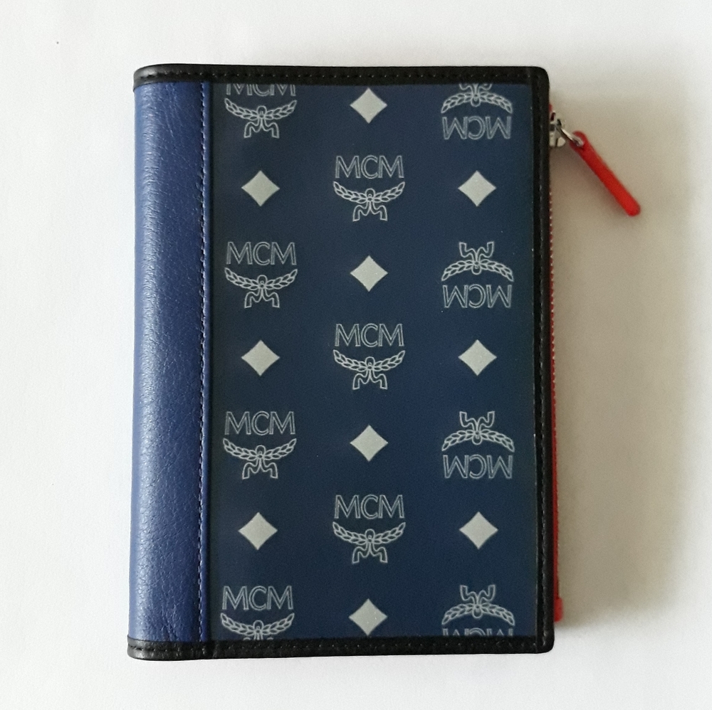 (New) MCM Passport Holder - Picture 2 of 10